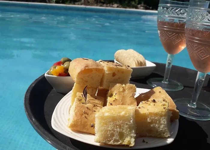 Chateau L'orangerie Couette-café 4*